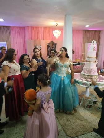 Luxo e glamour na festa de 15 anos de Maria Náaria - Imagem 25