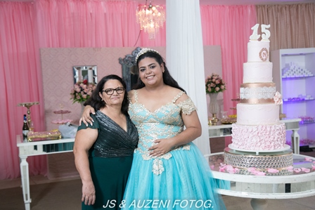 Luxo e glamour na festa de 15 anos de Maria Náaria - Imagem 15
