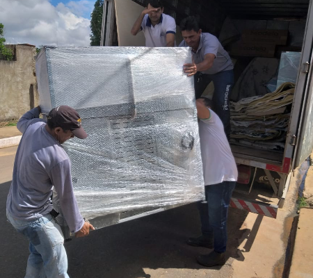 Materiais como lousas de vidro e impressoras são entregues nas escolas municipal de Uruçuí-Piauí 