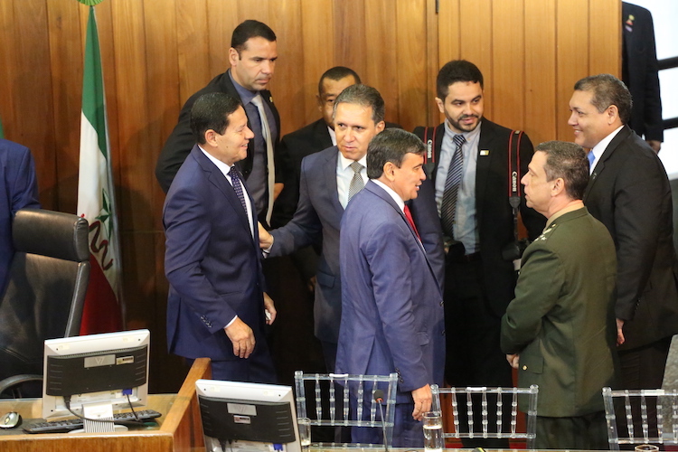 General Mourão se emociona e diz que o país passa por sérios desafios - Imagem 31