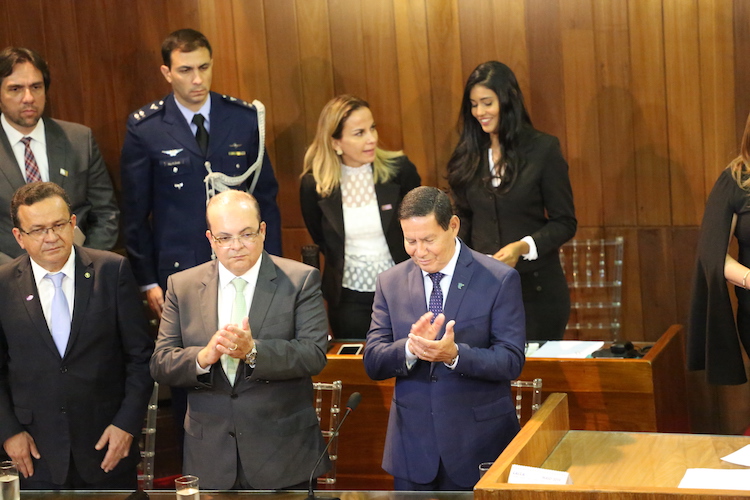 General Mourão se emociona e diz que o país passa por sérios desafios - Imagem 15
