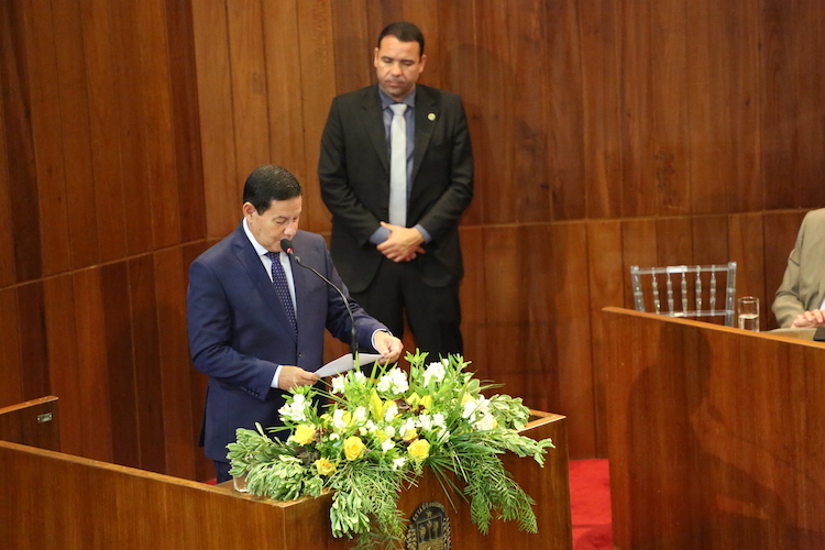 General Mourão se emociona e diz que o país passa por sérios desafios - Imagem 22