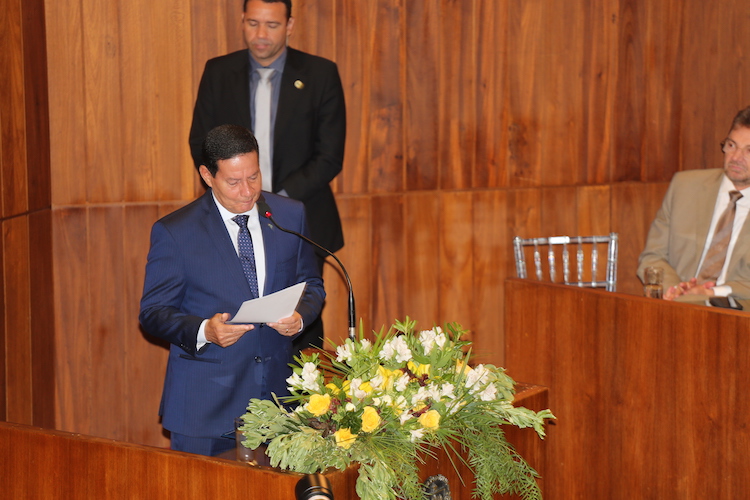 General Mourão se emociona e diz que o país passa por sérios desafios - Imagem 24