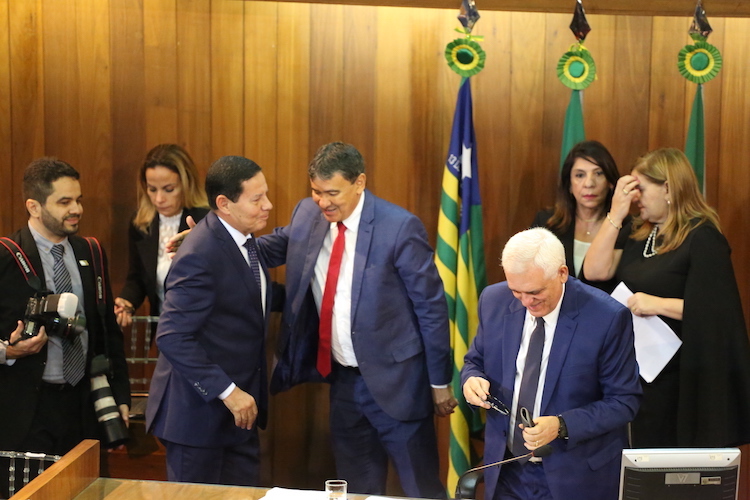 General Mourão se emociona e diz que o país passa por sérios desafios - Imagem 28