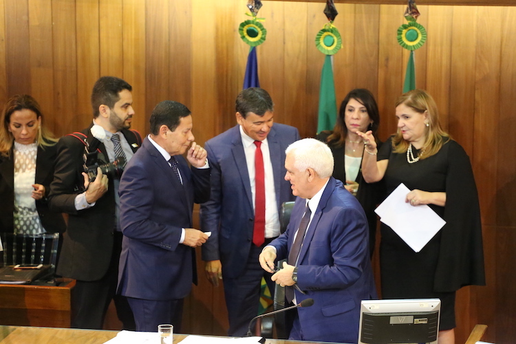 General Mourão se emociona e diz que o país passa por sérios desafios - Imagem 29