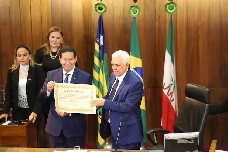 General Mourão se emociona e diz que o país passa por sérios desafios - Imagem 8