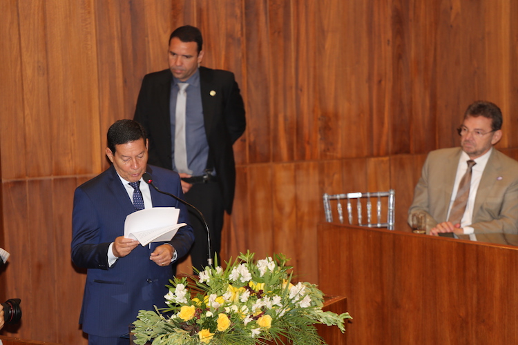 General Mourão se emociona e diz que o país passa por sérios desafios - Imagem 26