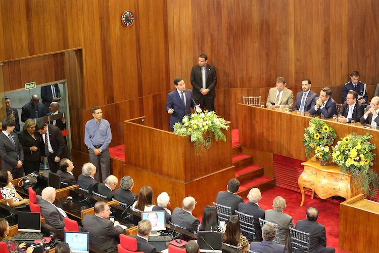 General Mourão se emociona e diz que o país passa por sérios desafios - Imagem 21