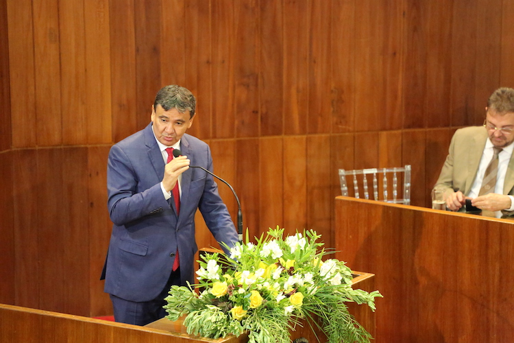 General Mourão se emociona e diz que o país passa por sérios desafios - Imagem 16