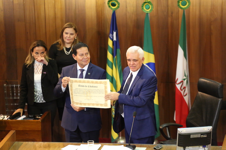 General Mourão se emociona e diz que o país passa por sérios desafios - Imagem 10