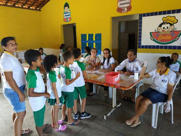 Secretaria de saúde realiza campanha de vacinação em escolas do município  - Imagem 6