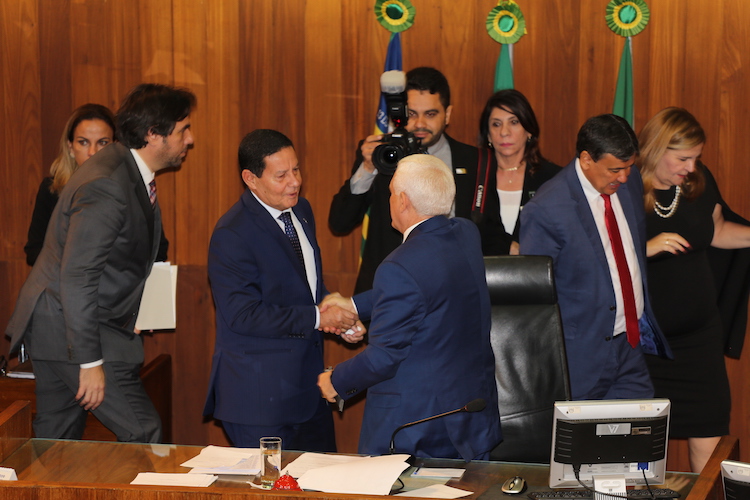 Vice-Presidente Mourão recebe título de Cidadão Piauiense na Alepi; Fotos! - Imagem 3