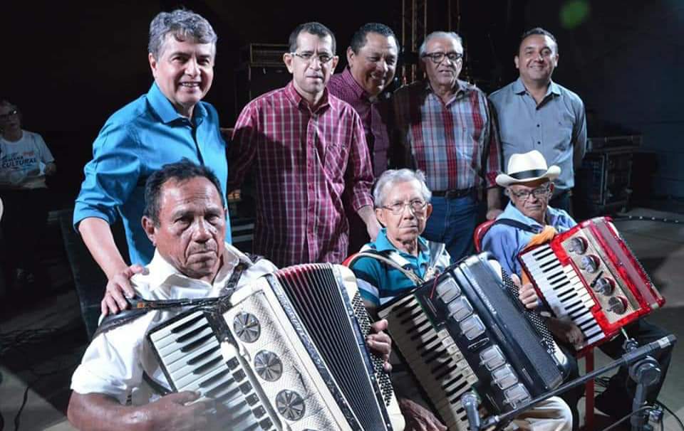 Prefeito João Luiz prestigia aniversário de tradicional sanfoneiro  - Imagem 5