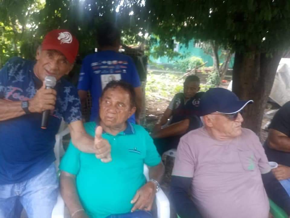 Prefeito João Luiz prestigia aniversário de tradicional sanfoneiro  - Imagem 12