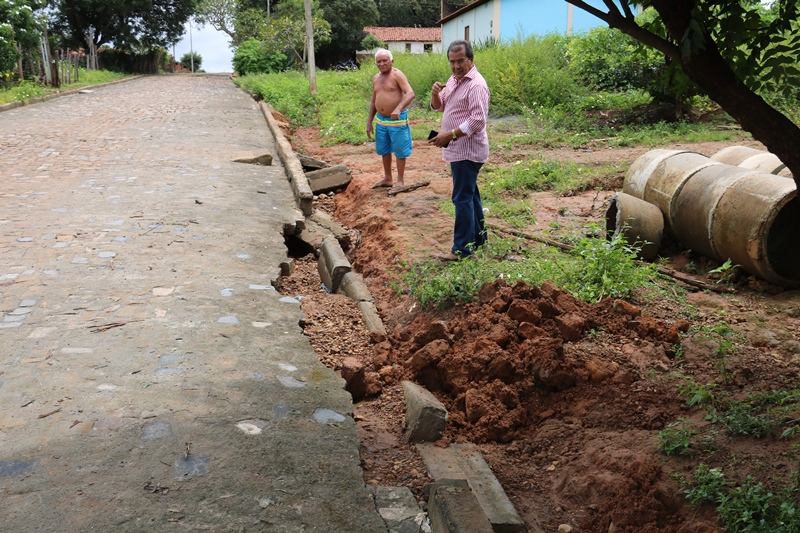 Jonas Moura vistoria estradas vicinais de Água Branca. - Imagem 1