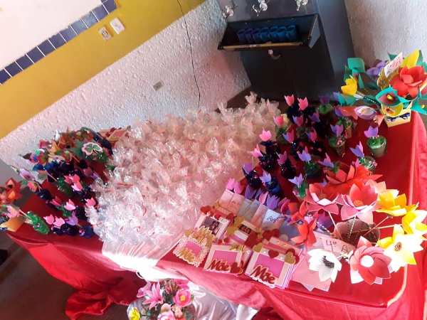 Educação municipal faz homenagem em comemoração ao dia das mães - Imagem 11