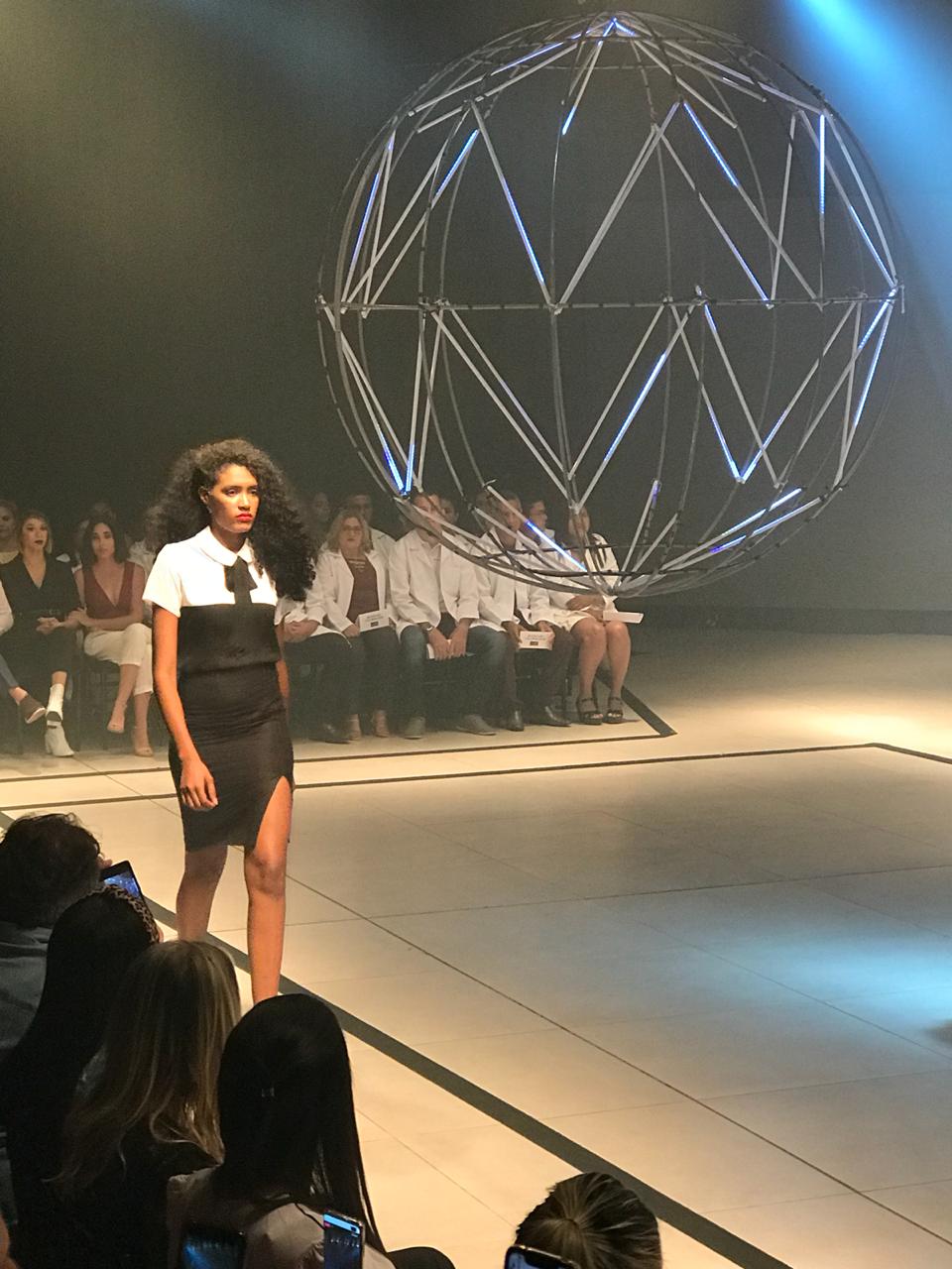 La Vertu desfila coleção com mix de clássico em P&B - Imagem 1