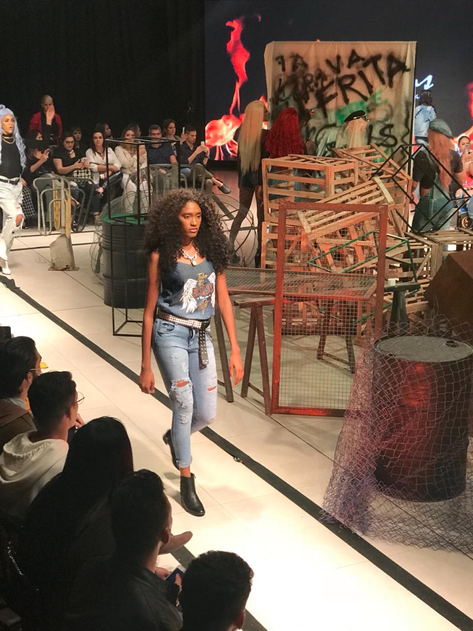  Via Corpus mostrou toda sua diversidade e ousadia em um desfile marcado pelo streat urbano - Imagem 1