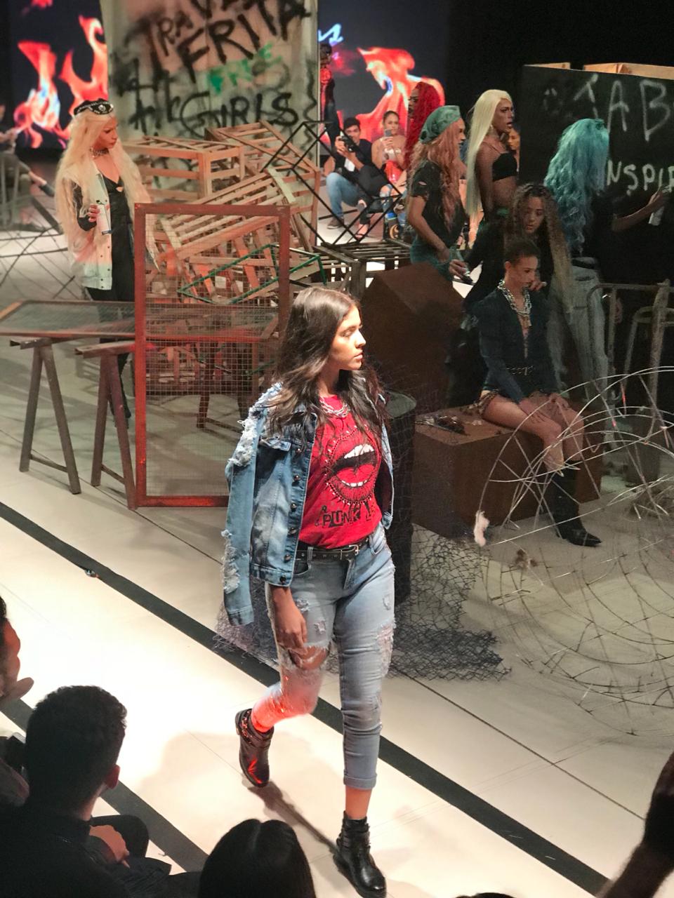  Via Corpus mostrou toda sua diversidade e ousadia em um desfile marcado pelo streat urbano - Imagem 3