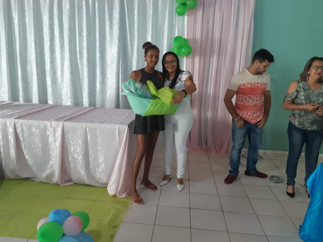 Grávidas recebem enxovais com a presença do prefeito João Luiz - Imagem 17