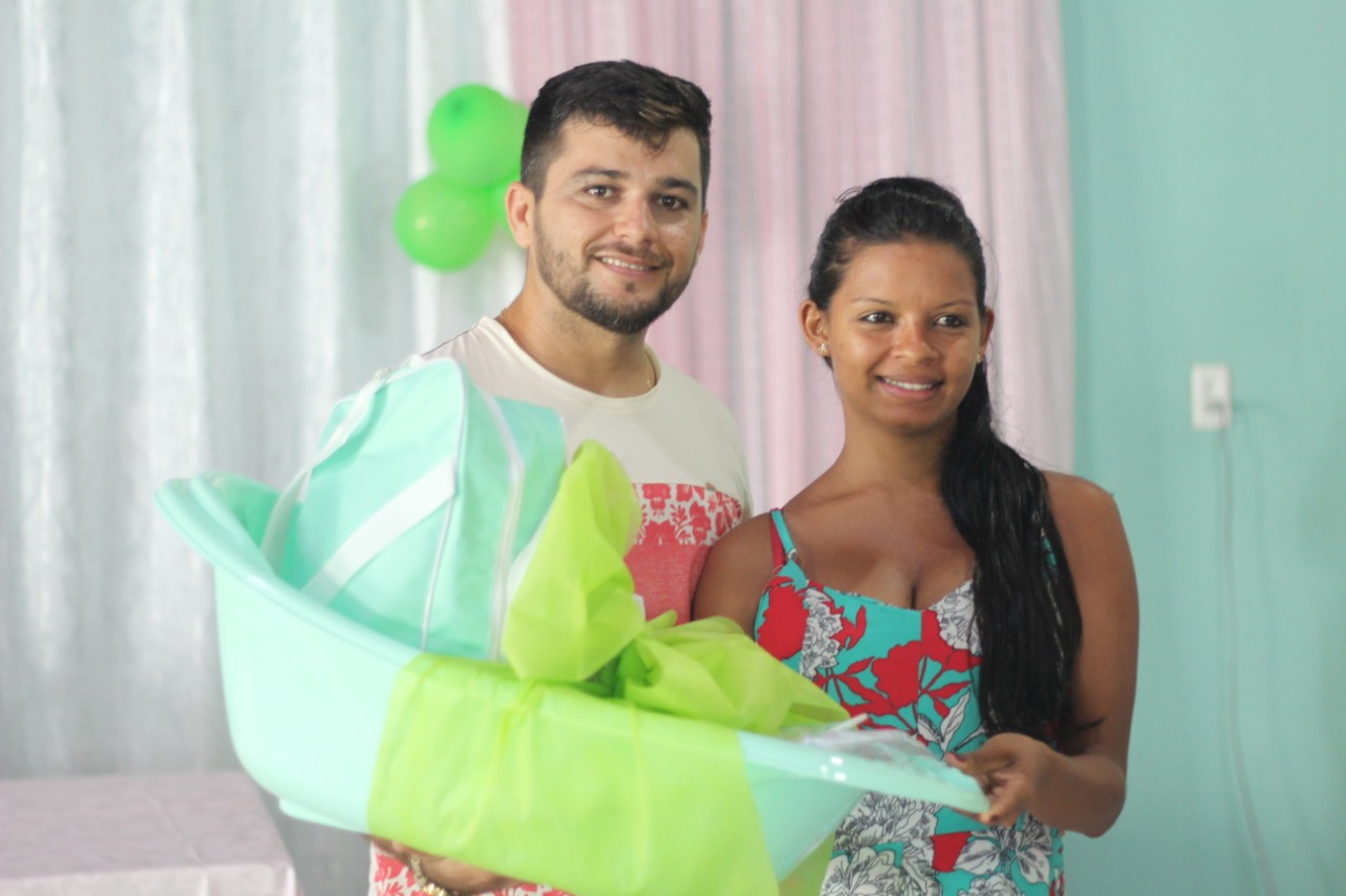 Grávidas recebem enxovais com a presença do prefeito João Luiz - Imagem 2