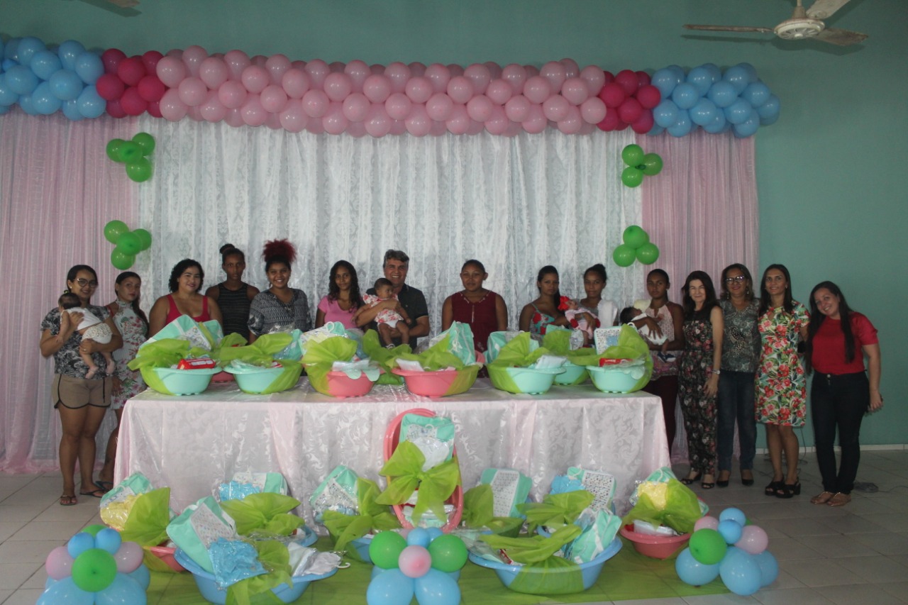 Grávidas recebem enxovais com a presença do prefeito João Luiz - Imagem 9