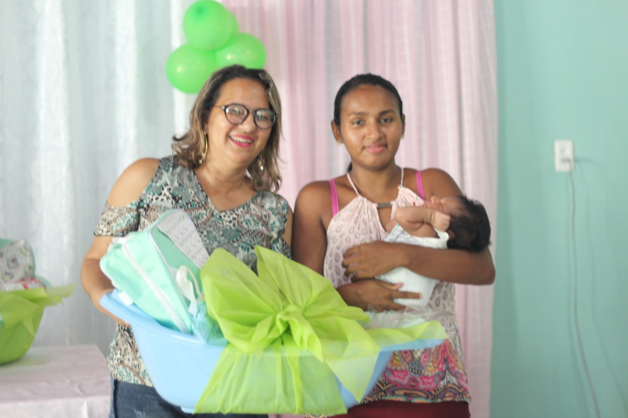 Grávidas recebem enxovais com a presença do prefeito João Luiz - Imagem 11