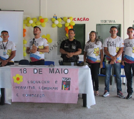 Dia Nacional de Combate ao Abuso e Exploração a Criança e Adolescente retratada em manifestação pelo Conselho Tutelar 