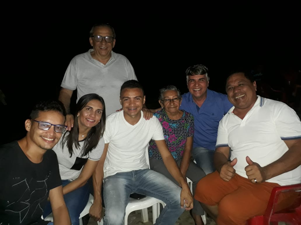 Morador faz festa para agradecer benefício para vereadora e prefeito - Imagem 8