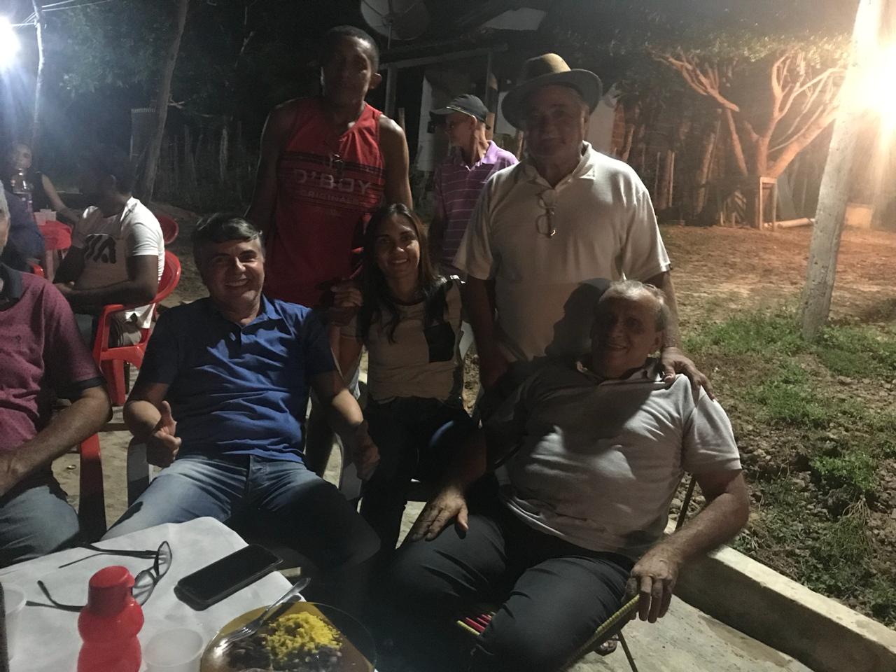Morador faz festa para agradecer benefício para vereadora e prefeito - Imagem 5