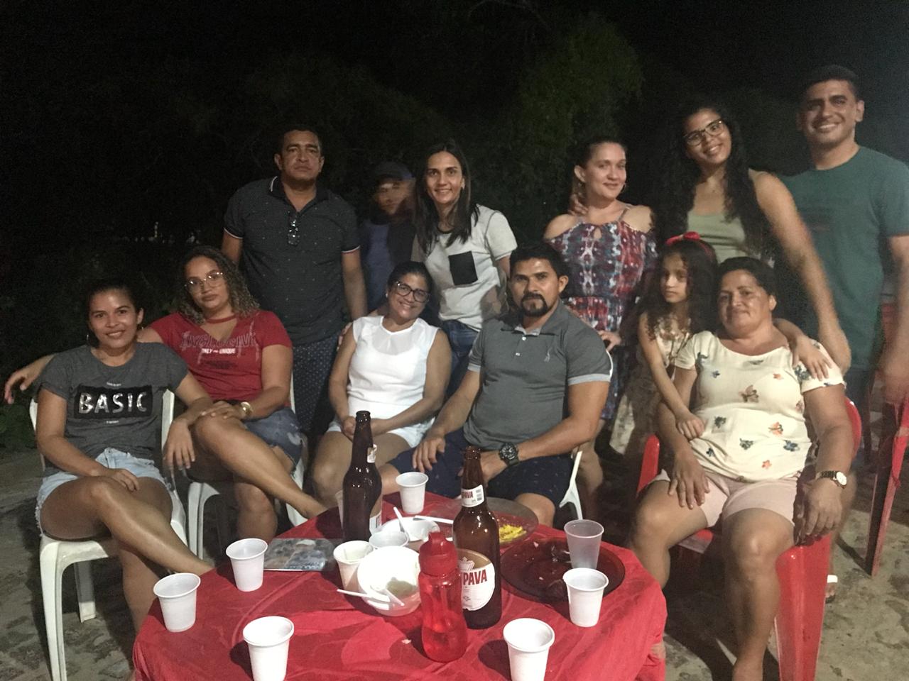 Morador faz festa para agradecer benefício para vereadora e prefeito - Imagem 4