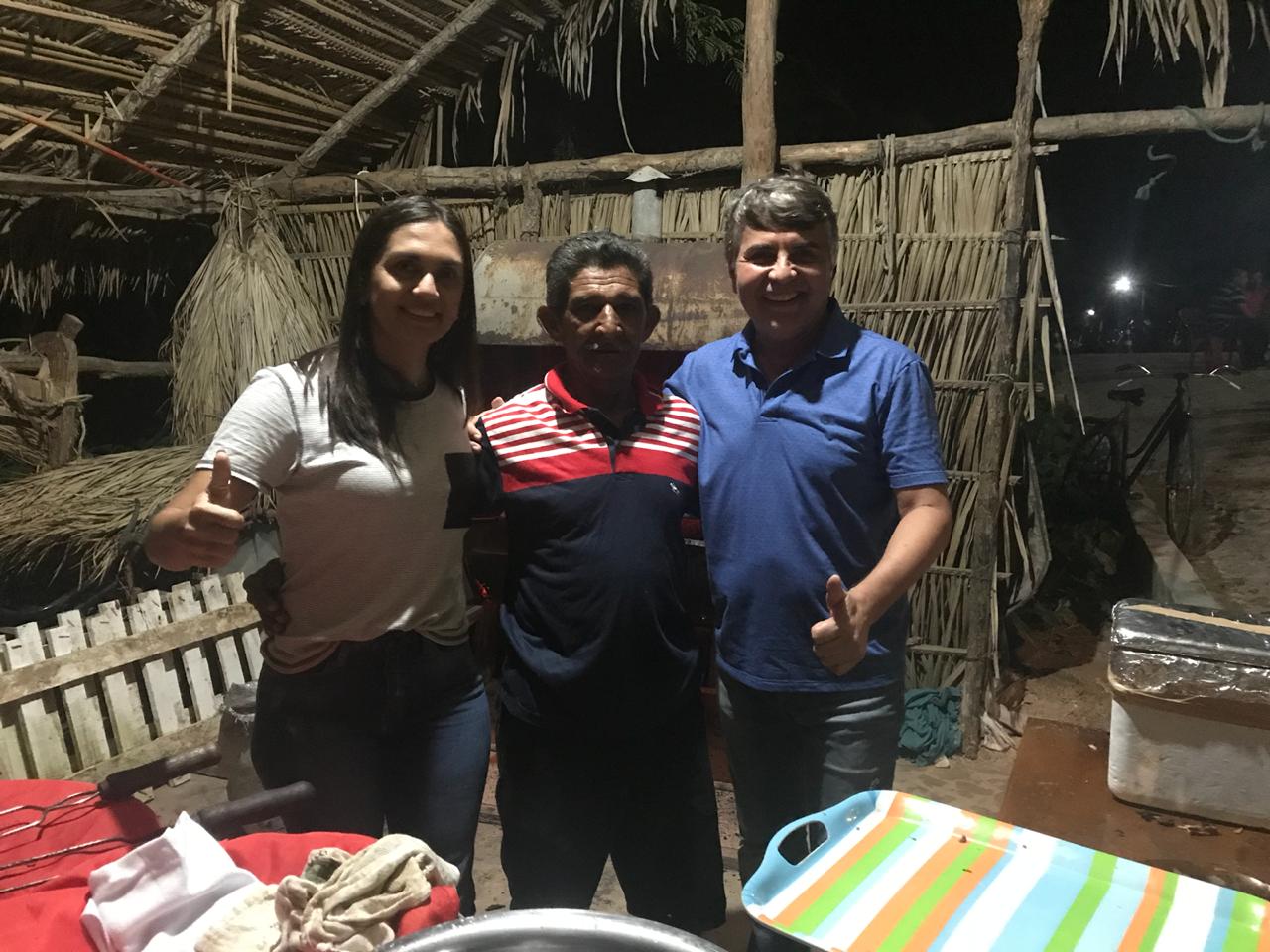 Morador faz festa para agradecer benefício para vereadora e prefeito - Imagem 3