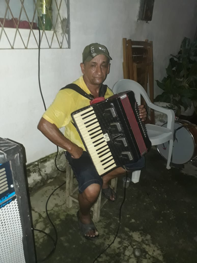 Morador faz festa para agradecer benefício para vereadora e prefeito - Imagem 6