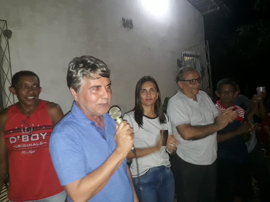 Morador faz festa para agradecer benefício para vereadora e prefeito - Imagem 2