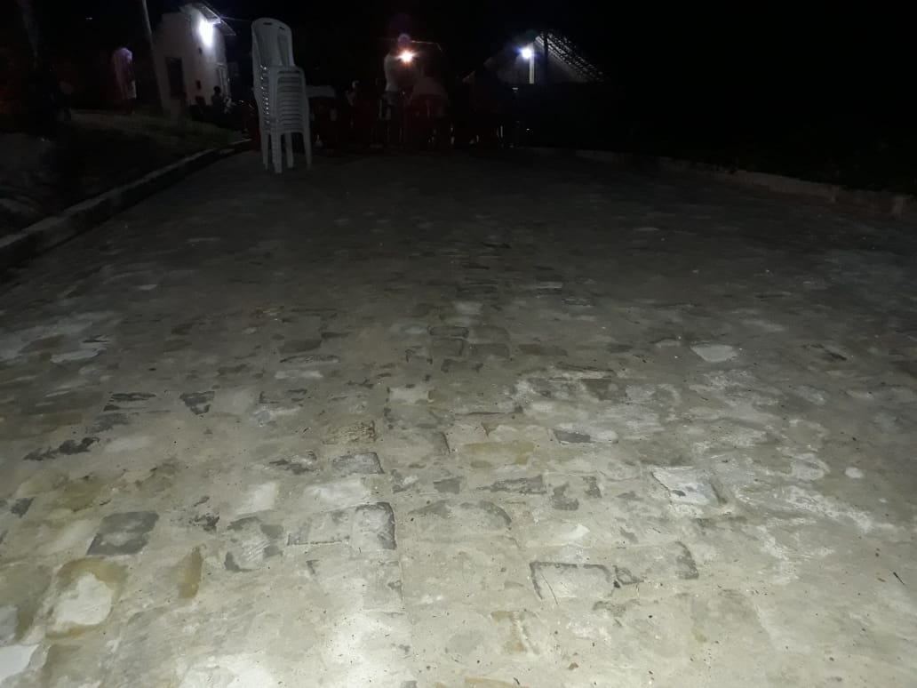 Morador faz festa para agradecer benefício para vereadora e prefeito 