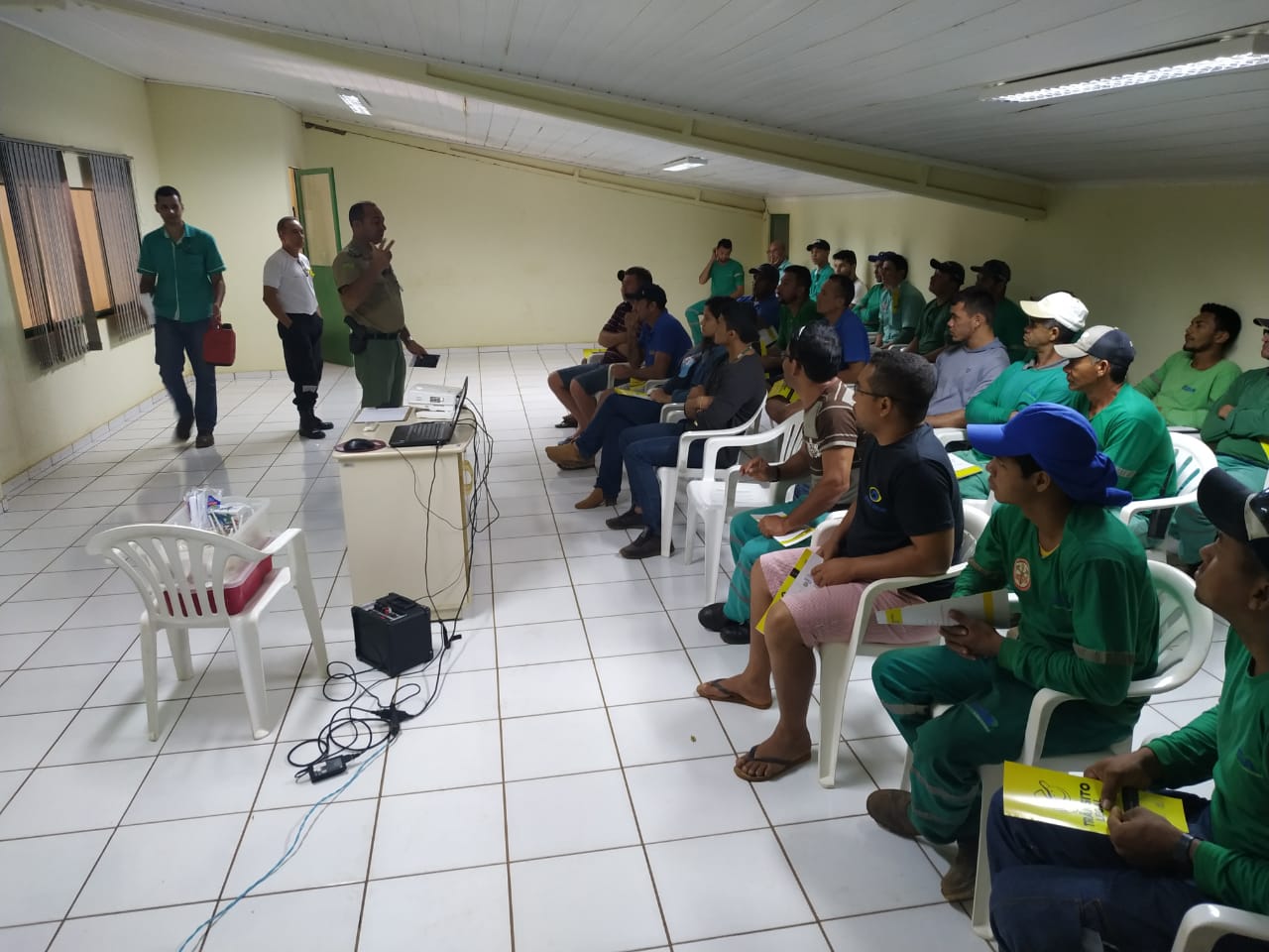 Equipe do Strans e Semam promovem palestra na Fazenda Tunísia Uruçuí - Imagem 2