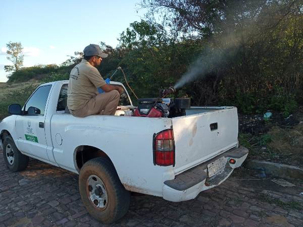 Prefeitura realiza combate à dengue com uso de carro fumacê - Imagem 3