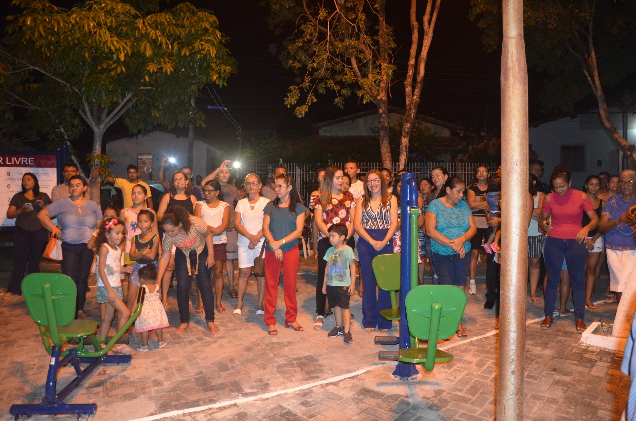 Secretaria de Infraestrutura do Estado entrega academia popular junto com prefeito João Luiz  - Imagem 8
