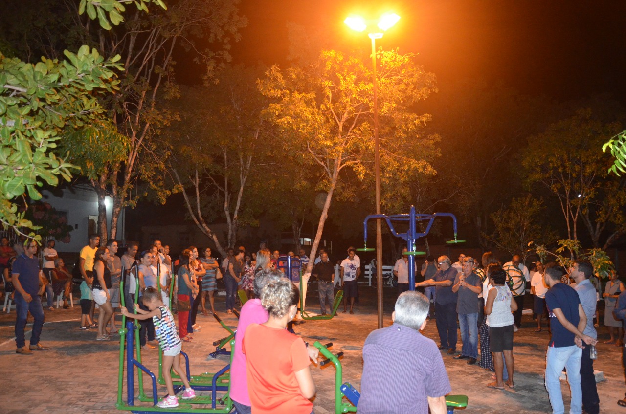 Secretaria de Infraestrutura do Estado entrega academia popular junto com prefeito João Luiz  - Imagem 7