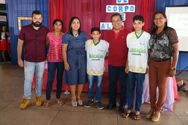 Prefeitura de Água Branca entrega novas fardas para alunos da rede municipal de ensino - Imagem 2