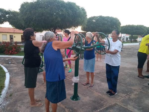 NASF realiza atividades com idosos na academia da saúde  - Imagem 4