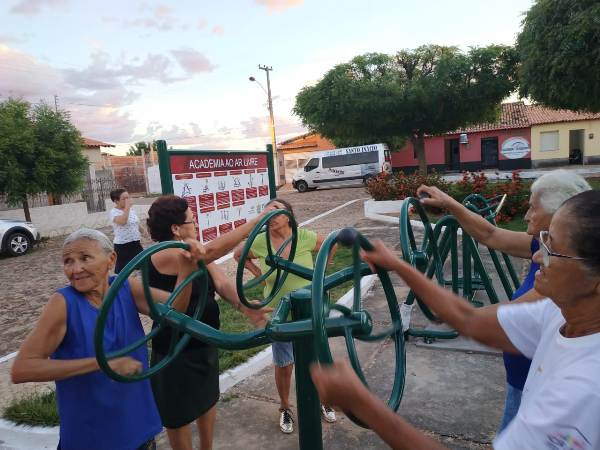 NASF realiza atividades com idosos na academia da saúde  - Imagem 13