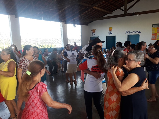 Idosos comemoram Dia das Mães em DEL - Imagem 23