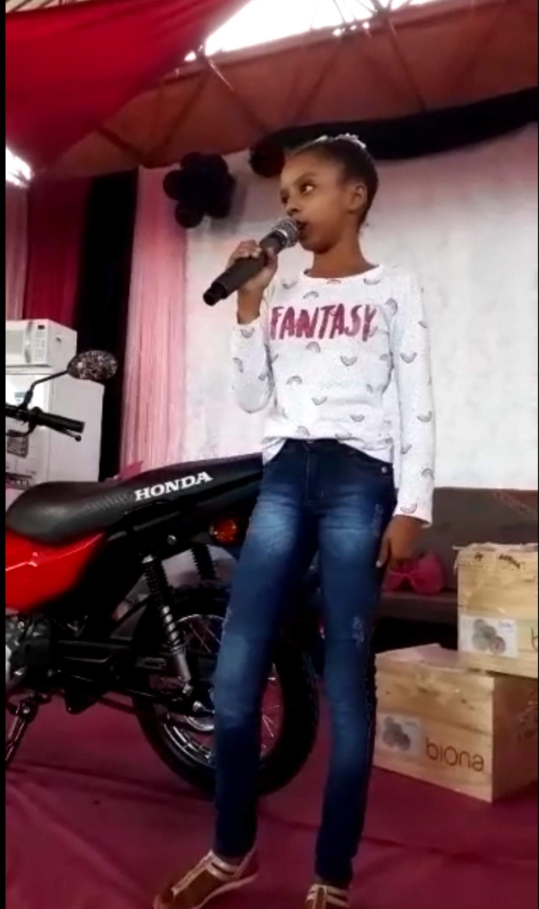 Festa para às Mães , um sucesso de público e excelentes brindes, entre eles uma moto okm  - Imagem 4