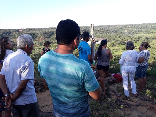 Peregrinação da subida do morro festejos da Santa Cruz em Malhada no município de Bocaina – PI - Imagem 69