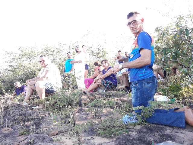 Peregrinação da subida do morro festejos da Santa Cruz em Malhada no município de Bocaina – PI - Imagem 62