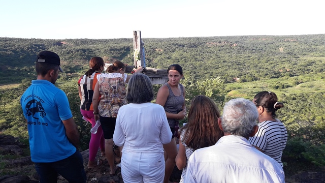 Peregrinação da subida do morro festejos da Santa Cruz em Malhada no município de Bocaina – PI - Imagem 75