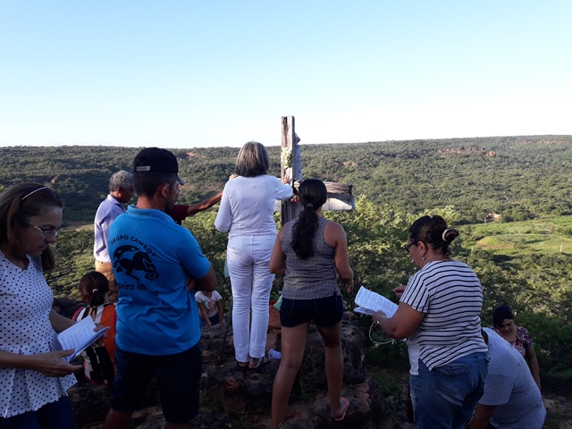 Peregrinação da subida do morro festejos da Santa Cruz em Malhada no município de Bocaina – PI - Imagem 72