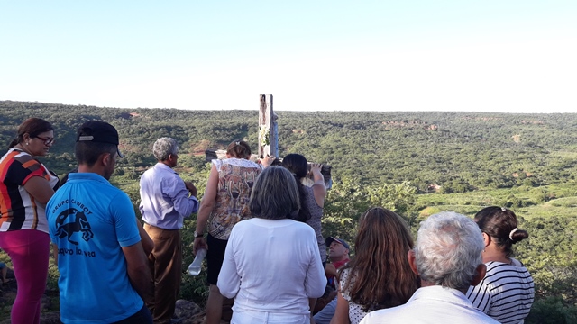 Peregrinação da subida do morro festejos da Santa Cruz em Malhada no município de Bocaina – PI - Imagem 73