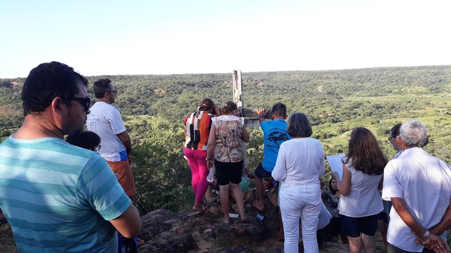 Peregrinação da subida do morro festejos da Santa Cruz em Malhada no município de Bocaina – PI - Imagem 78